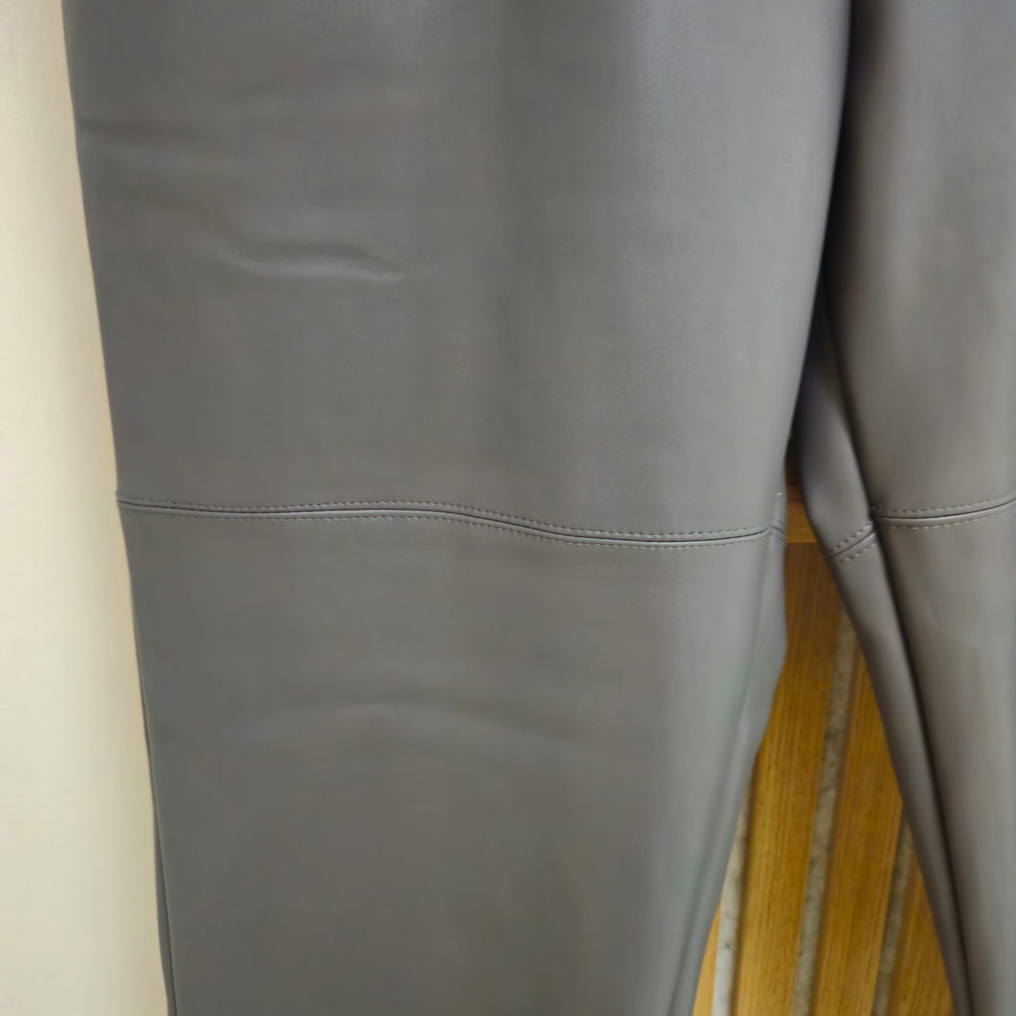 Lederimitat Hose Grau im Sale